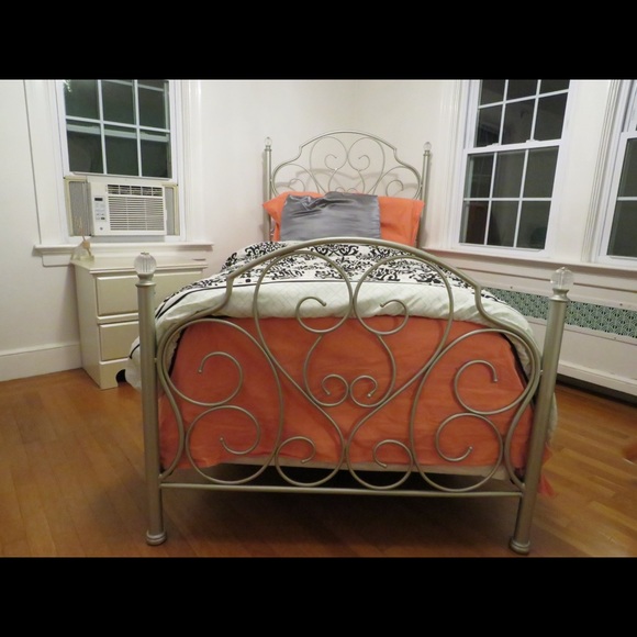 Bedroom Set - Picture 8 of 8